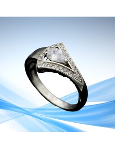 Anillo triángulo con piedra estilo Bvlgari
