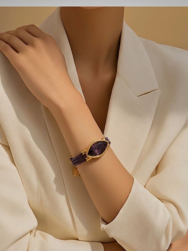 Pulsera de cordones de algodón lila con cristal facetado en forma elíptica de alta calidad.