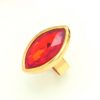 Anillo dorado cristal rojo
