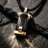 Colgante de diseño Chimento en acero negro para hombre.