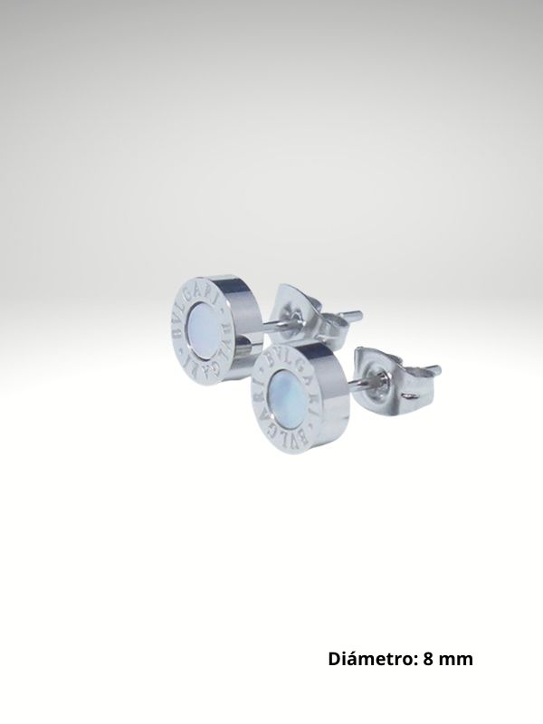 Pendiente de acero diseño italiano color plateado con piedra blanca de 8 mm.
