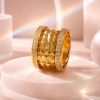 Anillo Acero bordes circonitas dorado