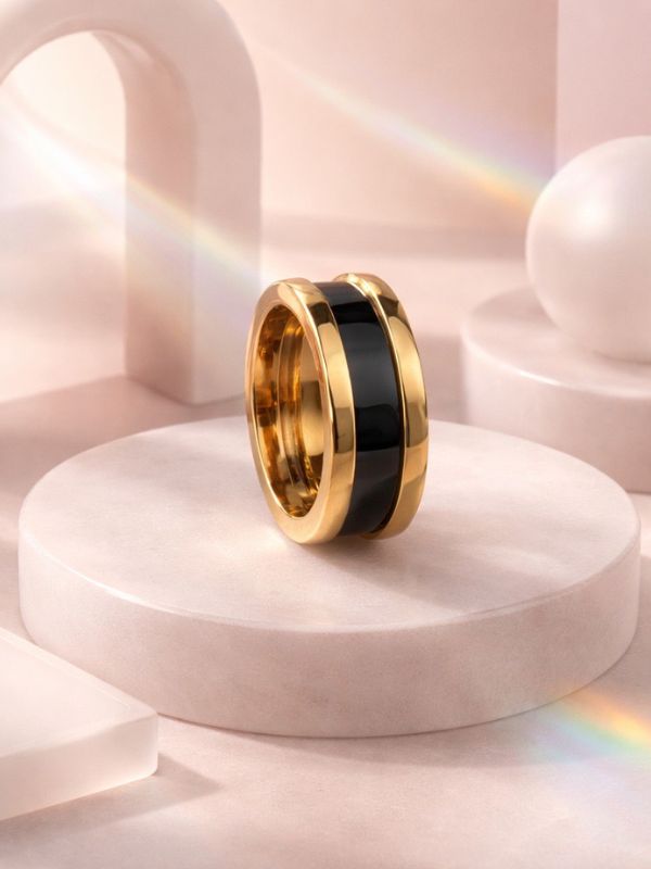 Anillo Acero fino centro negro dorado