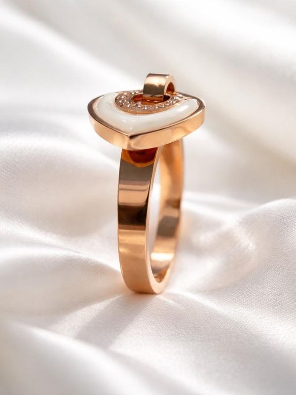 Anillo Acero rosado corazón.
