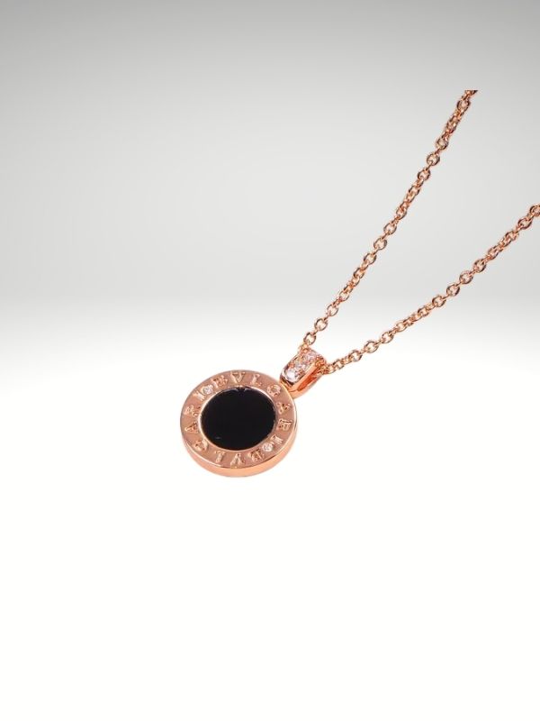Colgante de acero 316L diseño italiano modelo medalla Piedra negra Rosado