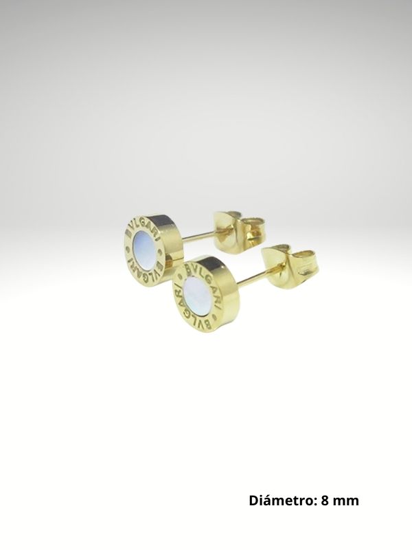 Pendiente de acero 8 mm diseño italiano color dorado con piedra blanca.