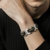 Pulsera minimalista acero 316L bicolor de 15 mm para look profesional masculino.