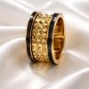 Anillo Acero inoxidable bordes negros dorado