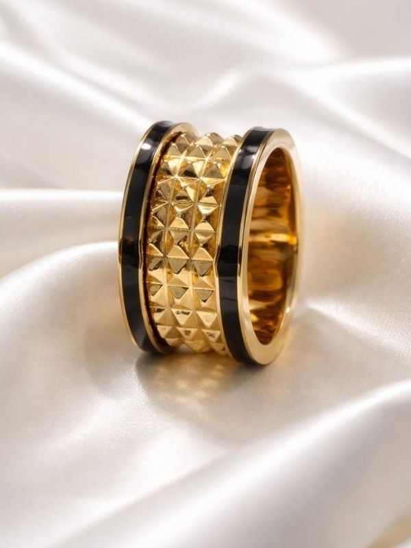 Anillo Acero inoxidable bordes negros dorado