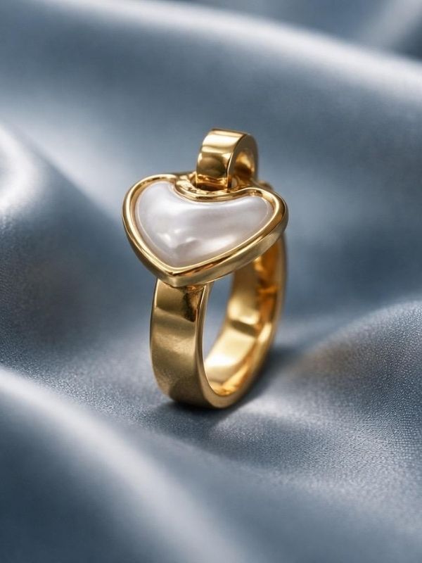 Anillo Acero dorado corazón.