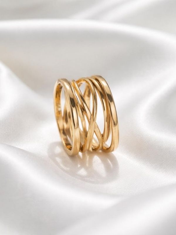 Anillo de acero quirúrgico diseño con bandas grabadas.