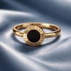 Anillo Acero dorado piedra negra.