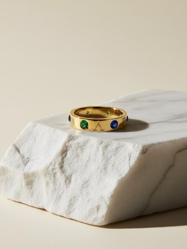 Anillo Acero dorado circonitas en verde y azul.