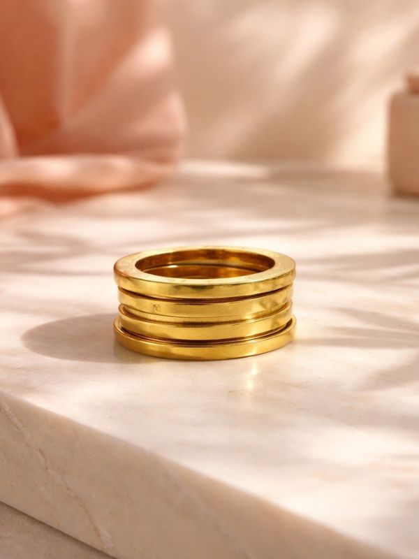 Anillo Acero dorado tres bandas.