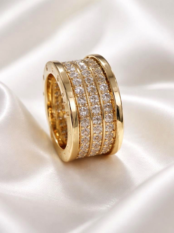 Anillo Acero dorado tres filas circonitas.