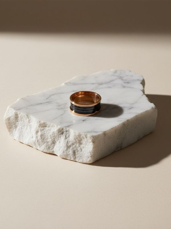 Anillo de acero quirúrgico diseño con bandas grabadas