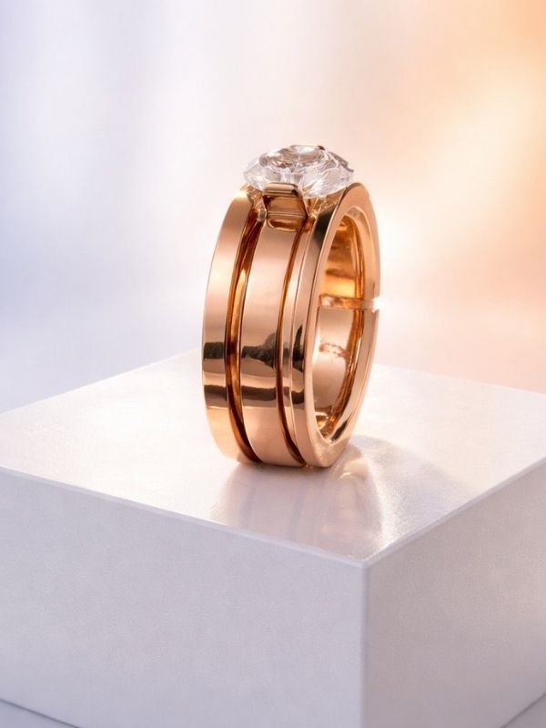 Anillo de acero quirúrgico diseño con bandas grabadas.