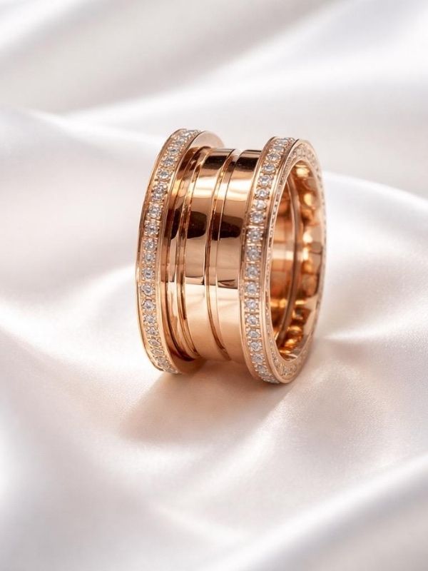 Anillo Acero tres bandas circonitas rosado