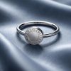 Anillo Acero plateado piedra blanca.