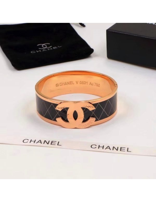 Pulsera negra estilo Chanel