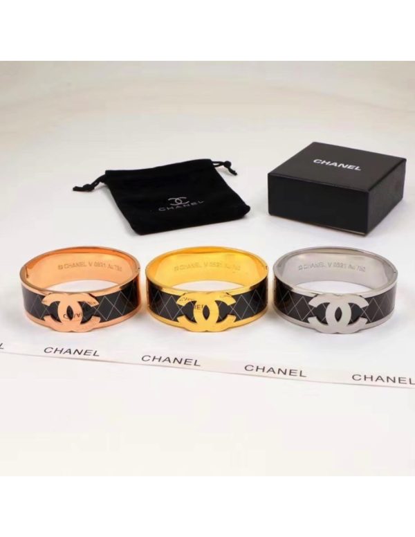 Pulsera negra estilo Chanel