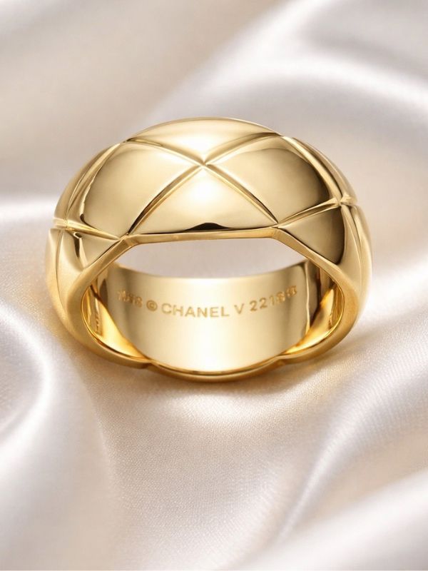 Anillo de rombos de 10mm estilo Chanel en acero quirúrgico 316L de Estilo Chanel.