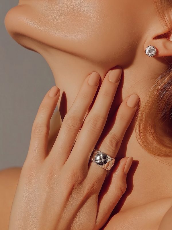 Anillo Brillante Rombos Acero 316L Estilo Chanel hover